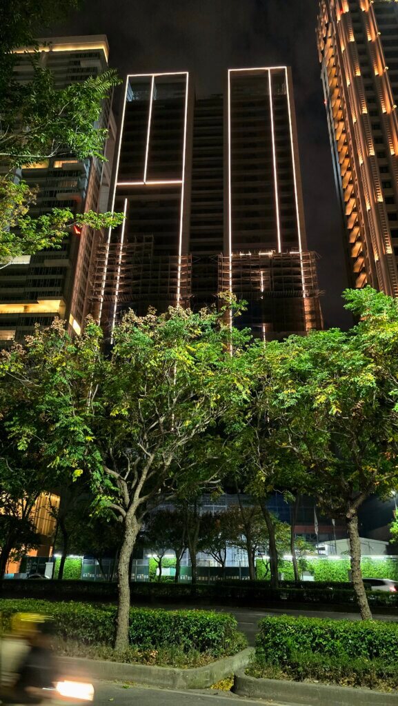 台中西屯 興富發市政一號院(市政1號院) 剛出爐的三個優點、三個缺點 一次看懂懶人包 | 七期 市政路 文心路 | 台中阿堂 0932002964 8 市政一號院 交屋前外觀照