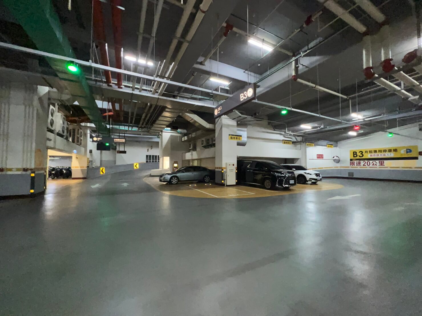 遠雄金融中心停車場 遠雄金融中心停車場